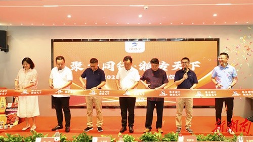 泰斗助陣，辣妹子夯實(shí)湘味復(fù)合調(diào)味醬賽道護(hù)城河